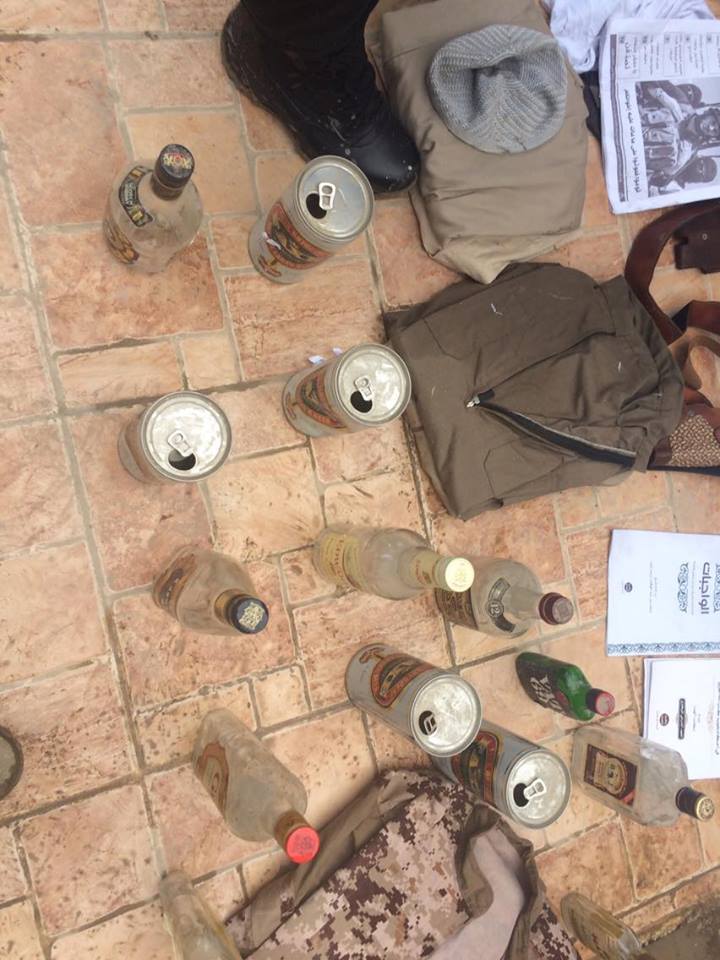 به‌ وێنه‌.. له‌ كارگه‌يه‌كى درووستكردنى چه‌كى داعشدا قوتوى بيره‌ و وێسكى دۆزرايه‌وه‌